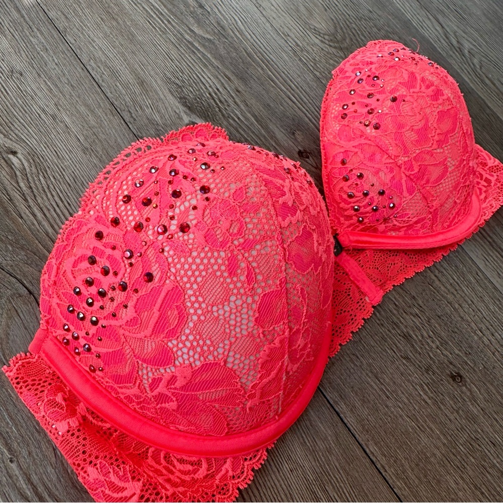 Victoria’s Secret Strapless Push-Up Bra 34C Hot Pink Lace w/ Swarovski Crystals - Picture 8 of 8